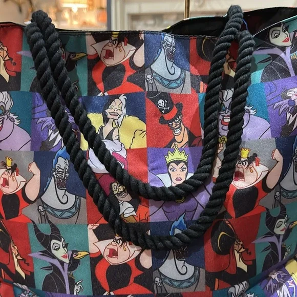 Disney® Villians Colorful Print Cover, Tote Bag. Velcro Closure NWT, uncarried! - Picture 4 of 12